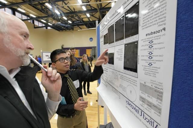 Student explaining their research project to a faculty member at our Undergraduate Research Forum